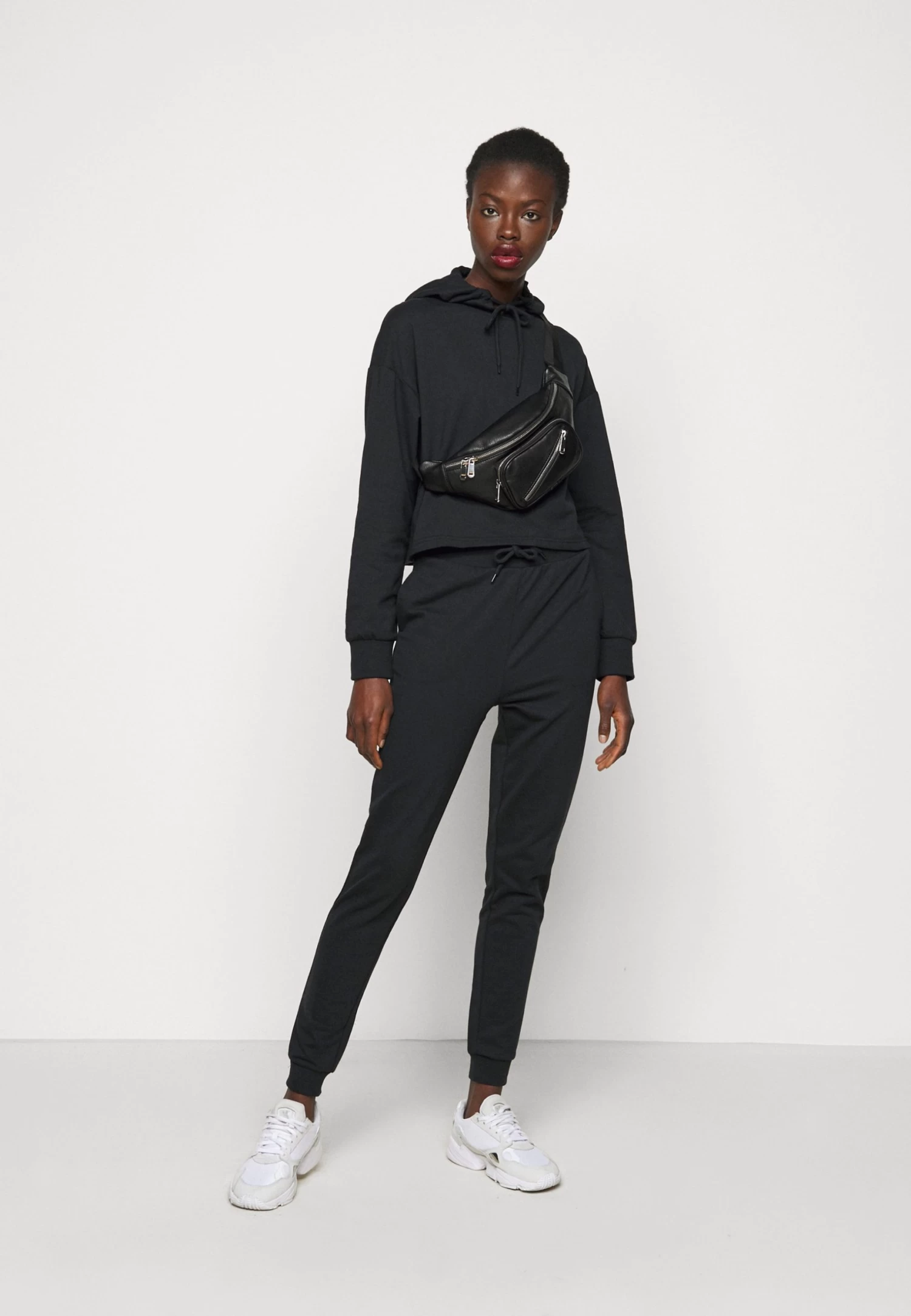 Set - Trainingspak - Black 4 Set - Trainingspak - Black - Afbeelding 2