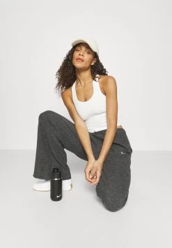 Top - Off-White 11 Top - Off-White -Even&Odd 7c5f2cc8ea51490686b3e836161066ce