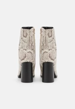 Korte Laarzen - Multi-Coloured 11 Korte Laarzen - Multi-Coloured -Even&Odd 93b03e5a57e3437a9464ad323122a71d